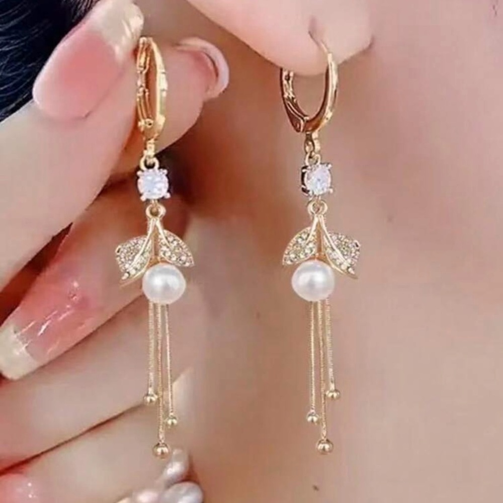 Elegant Gold Pearl Drop Earrings - Picture 2 of 2